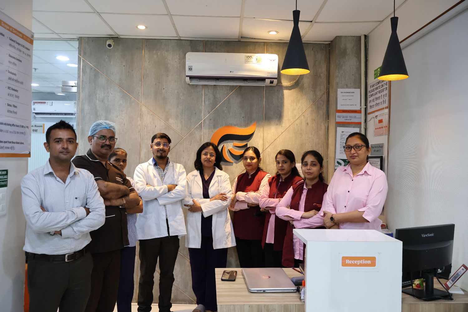Dr. Poonam Jain consulting a patient